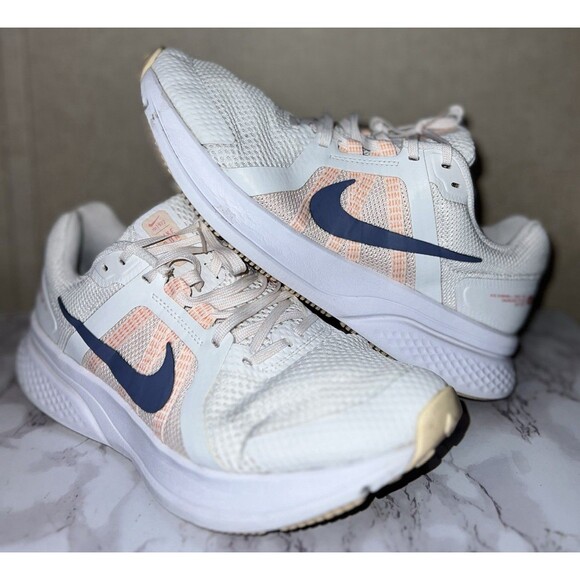 NIKE WOMENS RUN SWIFT 2 RUNNING SHOES SIZE 10US #CU3528 100 - Picture 1 of 8